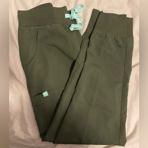 Garde Malade olive scrub jogger